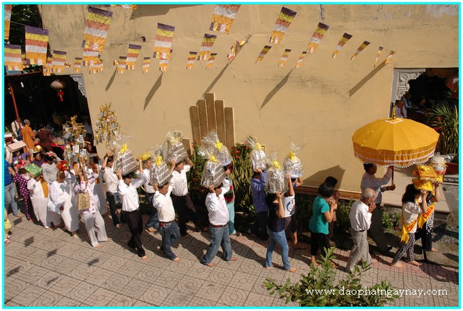 TP. HCM: Đại lễ dâng y Kathina - Phật giáo Nam truyền