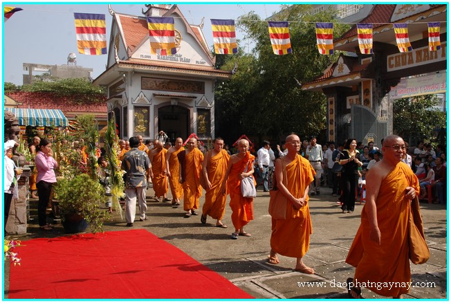 TP. HCM: Đại lễ dâng y Kathina - Phật giáo Nam truyền