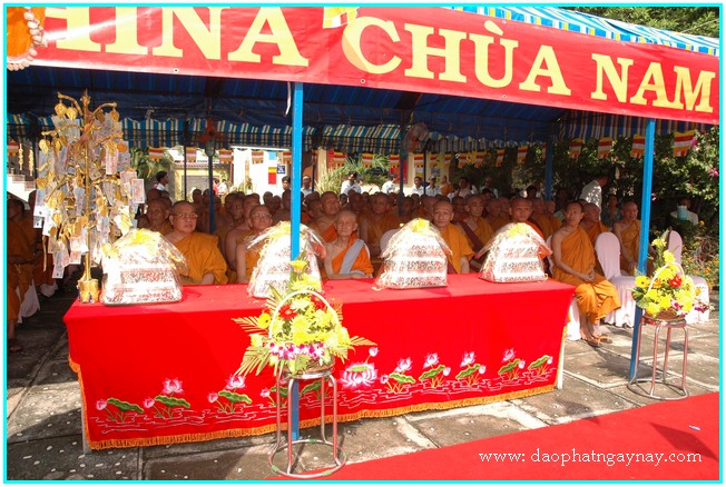 TP. HCM: Đại lễ dâng y Kathina - Phật giáo Nam truyền