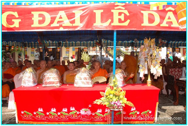 TP. HCM: Đại lễ dâng y Kathina - Phật giáo Nam truyền