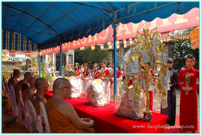 TP. HCM: Đại lễ dâng y Kathina - Phật giáo Nam truyền