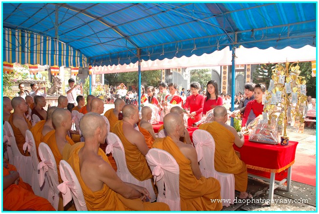 TP. HCM: Đại lễ dâng y Kathina - Phật giáo Nam truyền