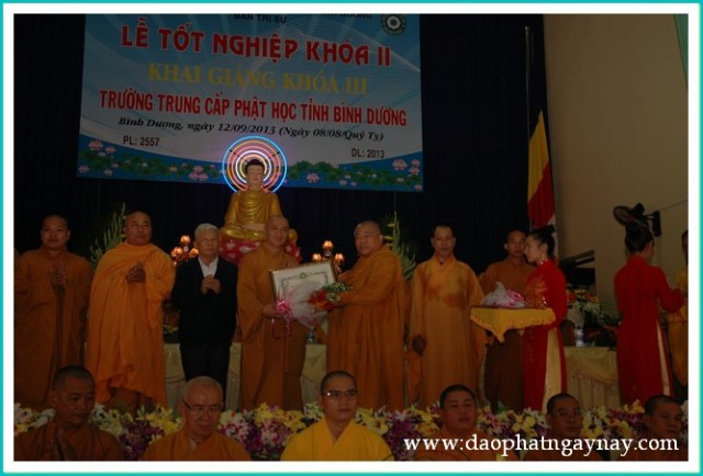 Lễ tốt nghiệp khóa II và khai giảng khóa III trường Trung Cấp Phật Học Bình Dương