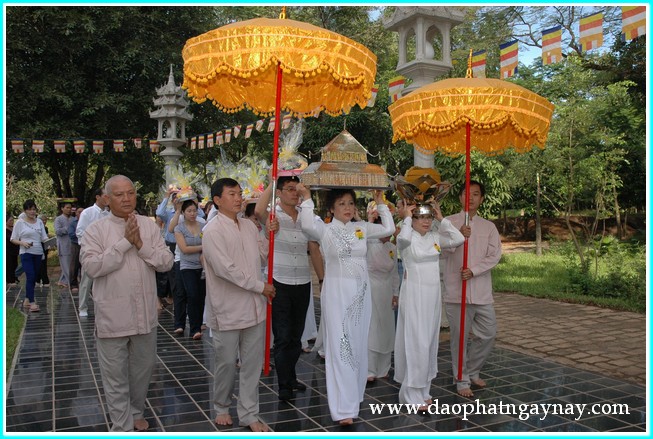 Chùm ảnh: Đại lễ dâng y Kathina tại tổ đình Bửu Long - Q9 - PL: 2557 - DL: 2013