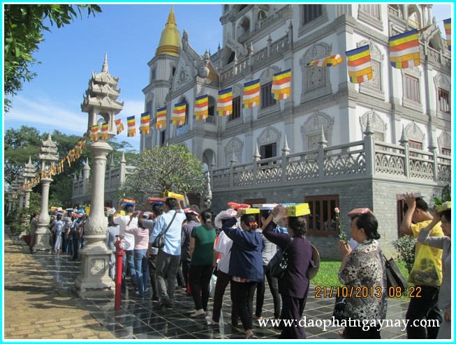 Chùm ảnh: Đại lễ dâng y Kathina tại tổ đình Bửu Long - Q9 - PL: 2557 - DL: 2013