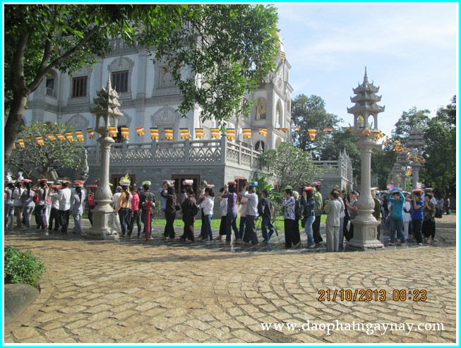 Chùm ảnh: Đại lễ dâng y Kathina tại tổ đình Bửu Long - Q9 - PL: 2557 - DL: 2013