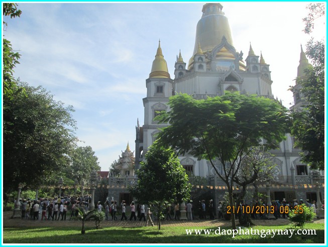 Chùm ảnh: Đại lễ dâng y Kathina tại tổ đình Bửu Long - Q9 - PL: 2557 - DL: 2013