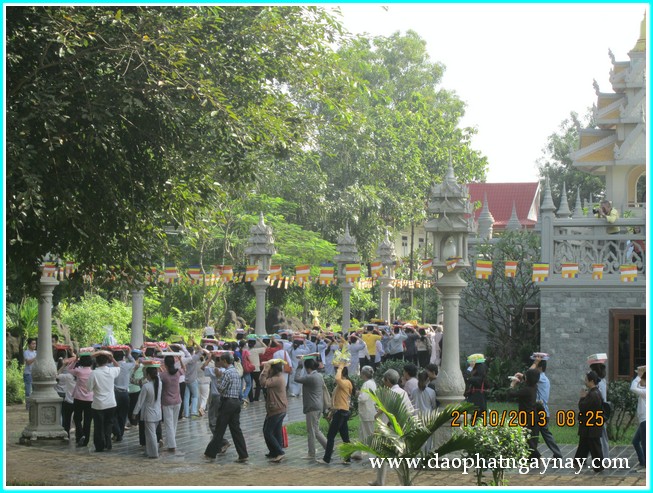 Chùm ảnh: Đại lễ dâng y Kathina tại tổ đình Bửu Long - Q9 - PL: 2557 - DL: 2013