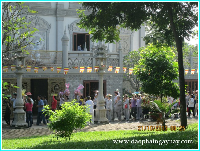 Chùm ảnh: Đại lễ dâng y Kathina tại tổ đình Bửu Long - Q9 - PL: 2557 - DL: 2013