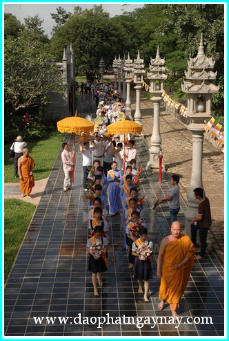 Chùm ảnh: Đại lễ dâng y Kathina tại tổ đình Bửu Long - Q9 - PL: 2557 - DL: 2013