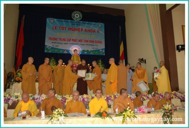 Lễ tốt nghiệp khóa II và khai giảng khóa III trường Trung Cấp Phật Học Bình Dương