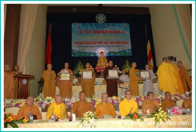 Lễ tốt nghiệp khóa II và khai giảng khóa III trường Trung Cấp Phật Học Bình Dương