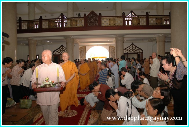 Chùm ảnh: Đại lễ dâng y Kathina tại tổ đình Bửu Long - Q9 - PL: 2557 - DL: 2013