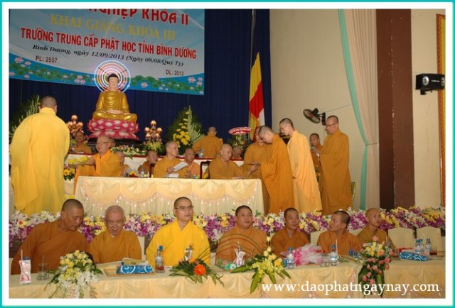 Lễ tốt nghiệp khóa II và khai giảng khóa III trường Trung Cấp Phật Học Bình Dương