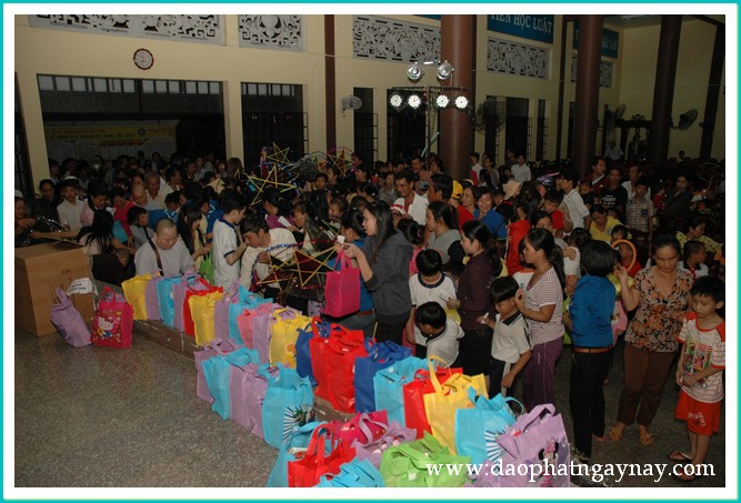 Bình Dương: Đêm hội Trung Thu Vầng Trăng Tuổi Thơ