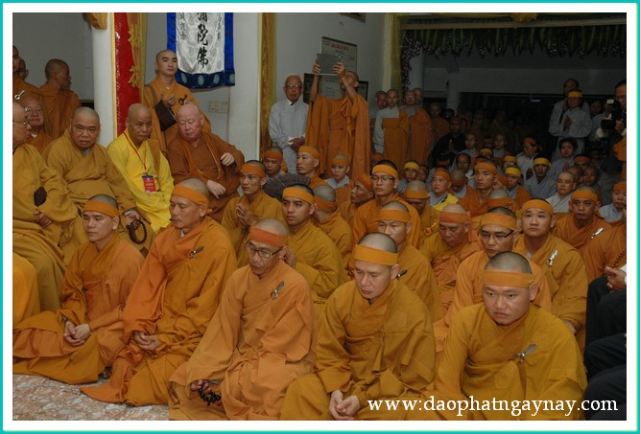 Chùm ảnh: Lễ truy niệm và cung tống kim quan cố HT. Thích Đạt Đạo
