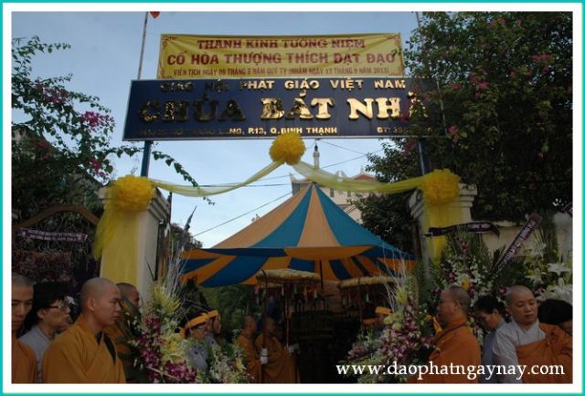 Chùm ảnh: Lễ truy niệm và cung tống kim quan cố HT. Thích Đạt Đạo