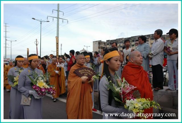 Chùm ảnh: Lễ truy niệm và cung tống kim quan cố HT. Thích Đạt Đạo