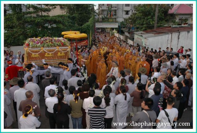 Chùm ảnh: Lễ truy niệm và cung tống kim quan cố HT. Thích Đạt Đạo