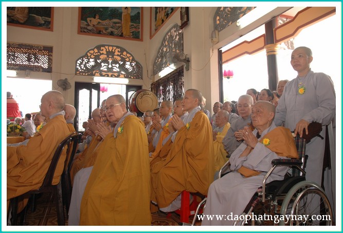 TP. HCM: Lễ dâng y Ca Sa tại Quan Âm tu viện