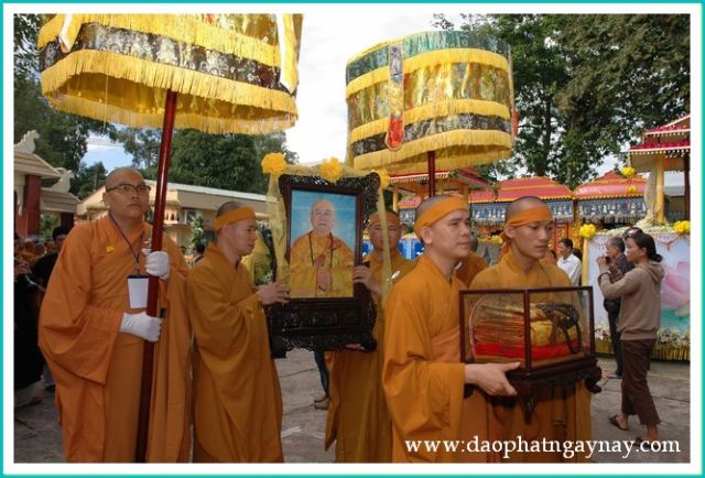Chùm ảnh: Lễ truy niệm và cung tống kim quan cố HT. Thích Đạt Đạo