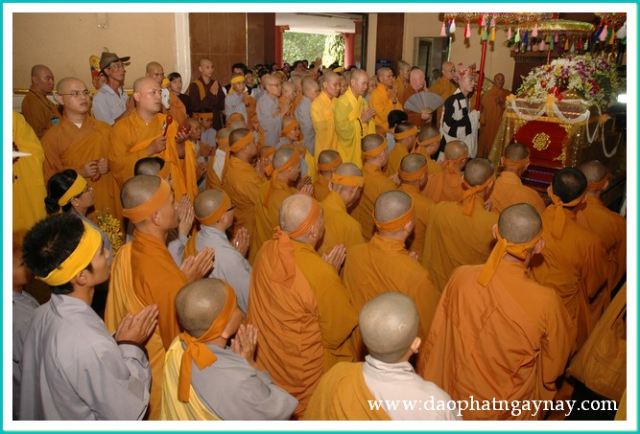 Chùm ảnh: Lễ truy niệm và cung tống kim quan cố HT. Thích Đạt Đạo
