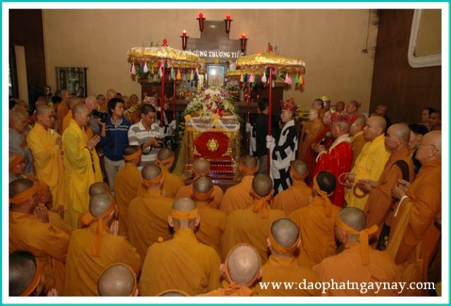 Chùm ảnh: Lễ truy niệm và cung tống kim quan cố HT. Thích Đạt Đạo