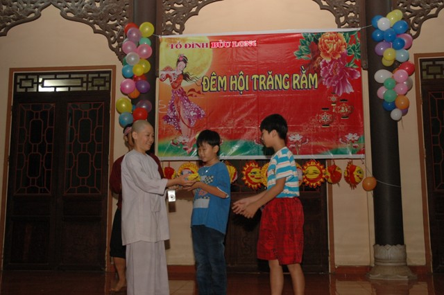 TP. HCM: Vui tết Trung Thu tại chùa Bửu Long