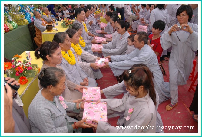 Bình Dương: Tấm lòng hiếu đạo của người khiếm thị