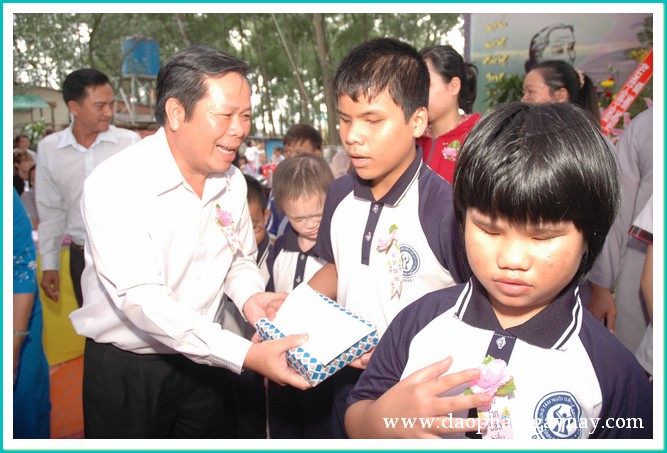 Bình Dương: Tấm lòng hiếu đạo của người khiếm thị