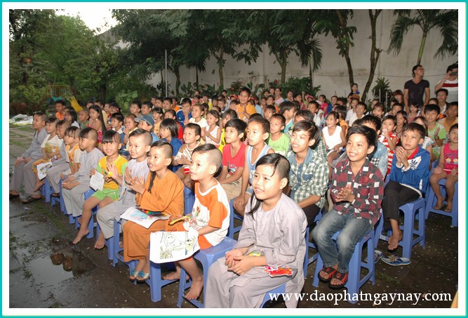 Bình Dương: Đêm hội trăng rằm dành cho các em có hoàn cảnh khó khăn