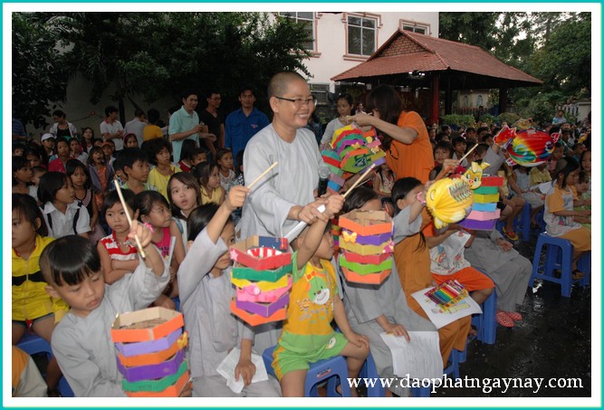 Bình Dương: Đêm hội trăng rằm dành cho các em có hoàn cảnh khó khăn