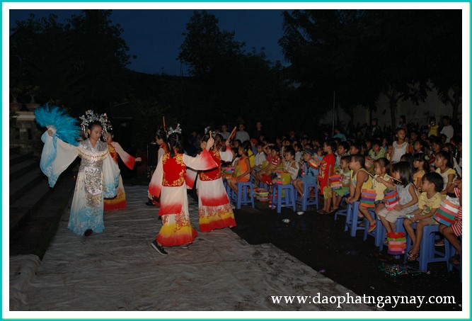 Bình Dương: Đêm hội trăng rằm dành cho các em có hoàn cảnh khó khăn