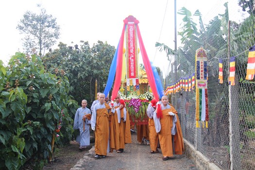 Hình Ảnh Cung Thỉnh Linh Mô Ni Trưởng Hải Triều Âm Tham Phật Yết Tổ