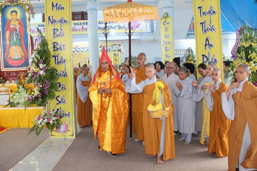 Hình Ảnh Cung Thỉnh Linh Mô Ni Trưởng Hải Triều Âm Tham Phật Yết Tổ