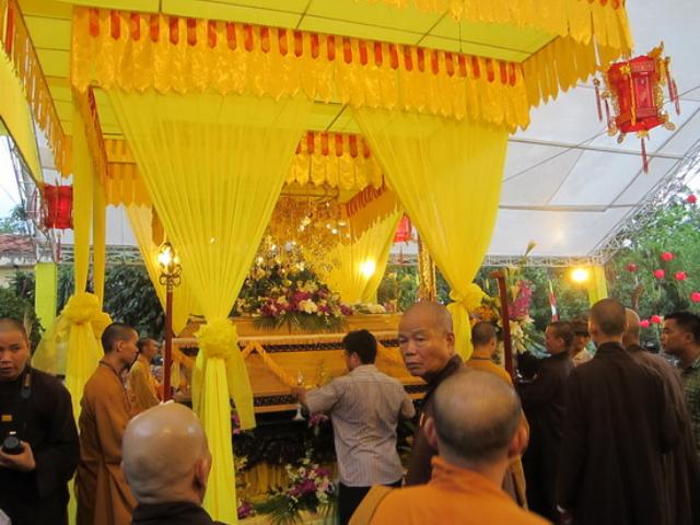 Cung thỉnh Giác linh Đại lão HT.Thích Chí Tín yết Phật