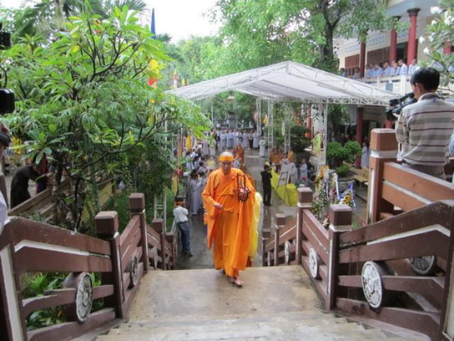 Cung thỉnh Giác linh Đại lão HT.Thích Chí Tín yết Phật