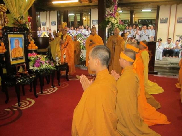 Cung thỉnh Giác linh Đại lão HT.Thích Chí Tín yết Phật