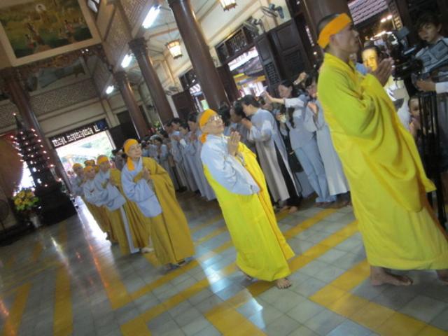 Cung thỉnh Giác linh Đại lão HT.Thích Chí Tín yết Phật