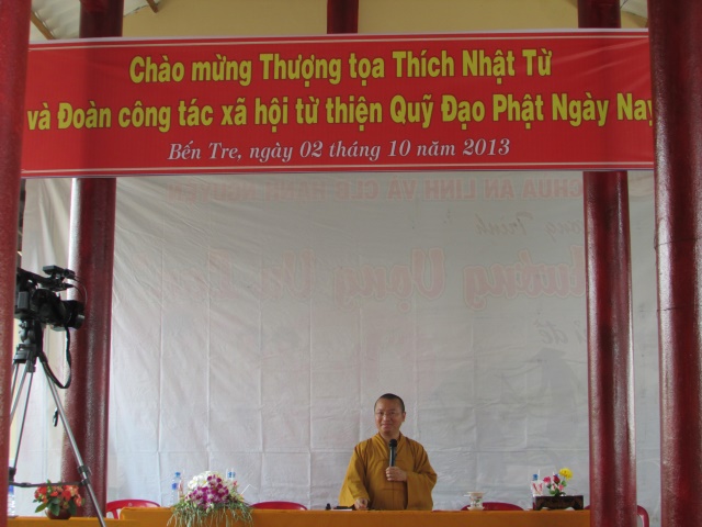 Quỹ Từ thiện ĐPNN: Tặng quà từ thiện tại Bến Tre
