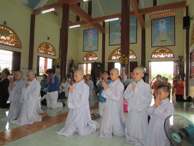 Quỹ Từ thiện ĐPNN: Tặng quà từ thiện tại Bến Tre