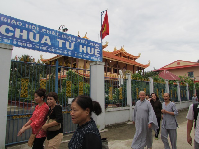 Quỹ Từ thiện ĐPNN: Tặng quà từ thiện tại Bến Tre