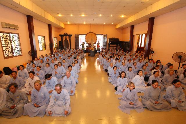 Ngày đầu Pháp hội niệm Phật cầu nguyện Quốc Thái Dân An cầu siêu sản nạn, thai nhi chùa Từ Quang – 2013