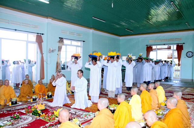 Tịnh Xá Ngọc Túc Lễ Dâng Pháp Y