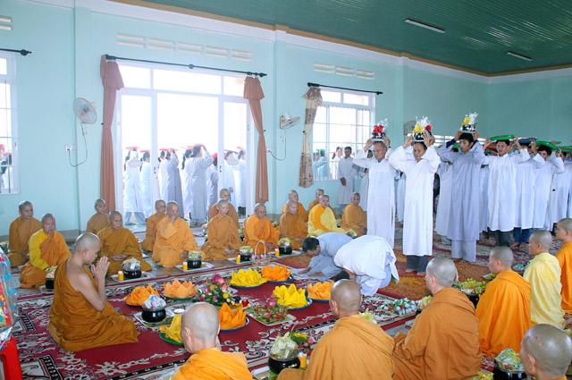 Tịnh Xá Ngọc Túc Lễ Dâng Pháp Y