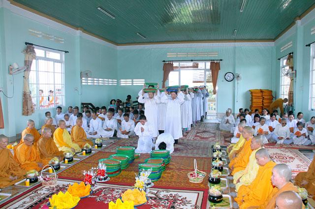 Tịnh Xá Ngọc Túc Lễ Dâng Pháp Y