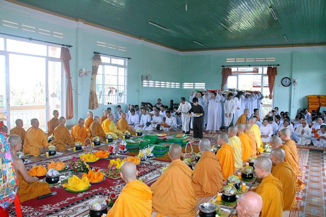 Tịnh Xá Ngọc Túc Lễ Dâng Pháp Y