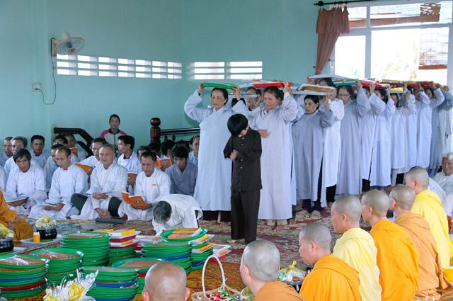 Tịnh Xá Ngọc Túc Lễ Dâng Pháp Y