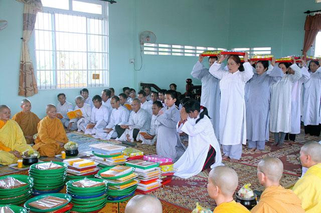 Tịnh Xá Ngọc Túc Lễ Dâng Pháp Y