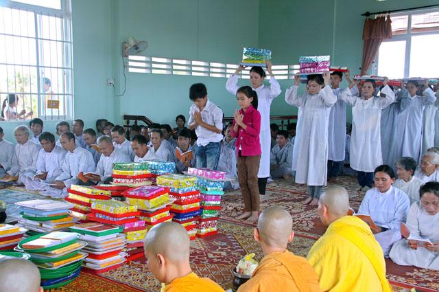 Tịnh Xá Ngọc Túc Lễ Dâng Pháp Y